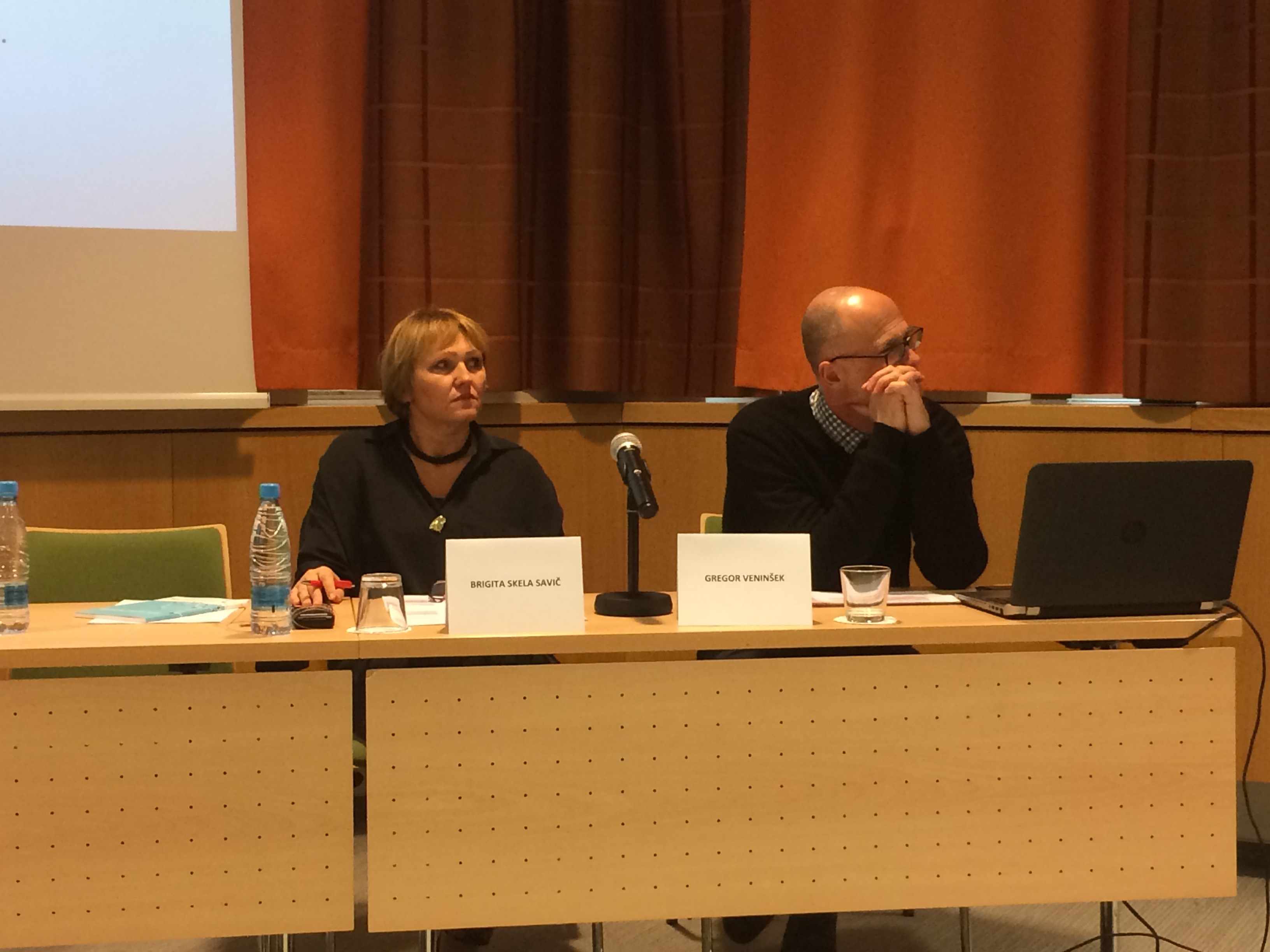 izr. prof. dr. Brigita Skela Savič in Gregor Veninšek, dr. med., spec., moderatorja