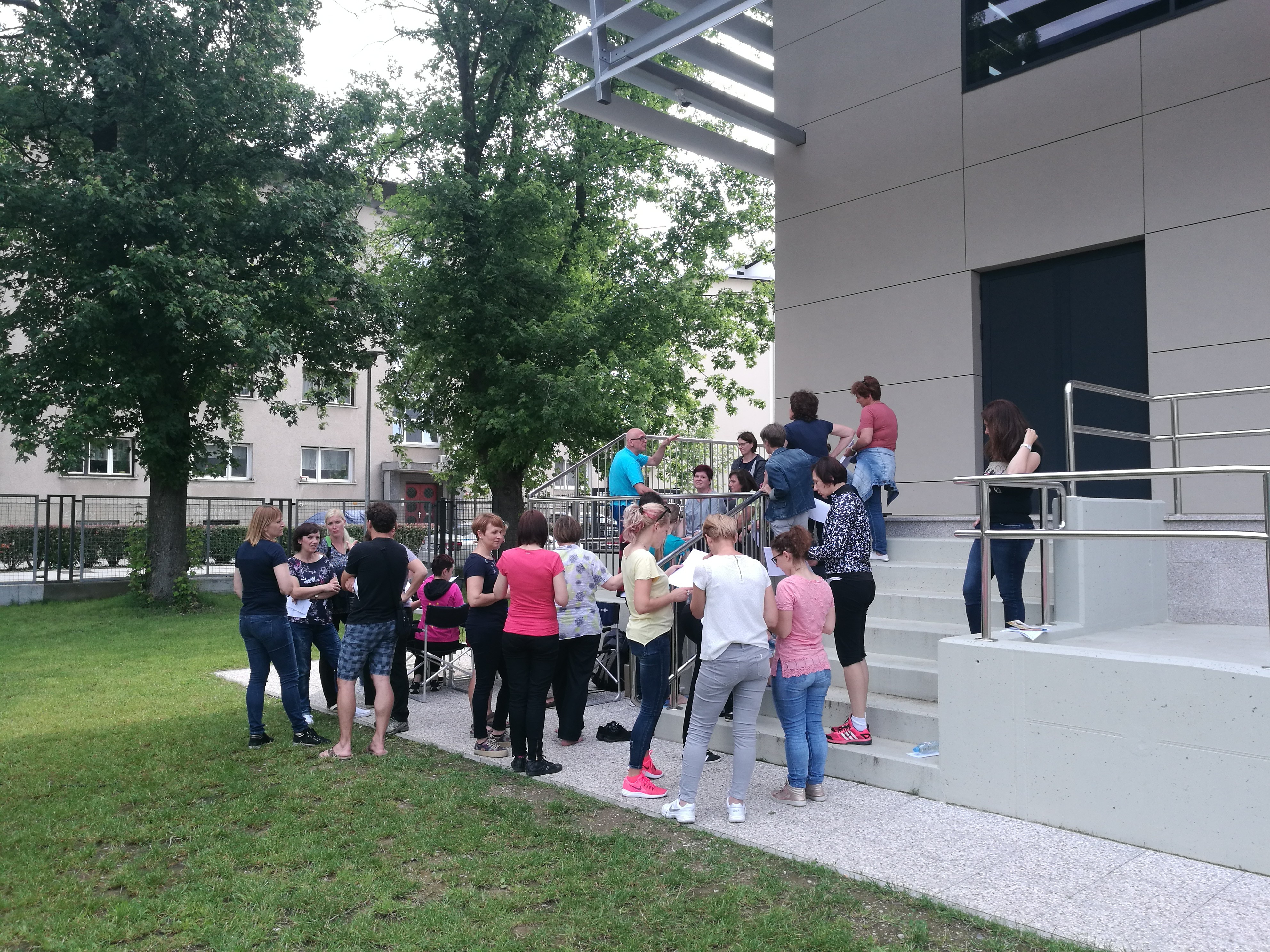 Ob koncu preizkusa hoje še nasveti za zdrav življenjski slog s fizioterapevtom Srečkom Brodarjem iz Centra za krepitve zdravja Celje. Ob koncu preizkusa hoje še nasveti za zdrav življenjski slog s fizioterapevtom Srečkom Brodarjem iz Centra za krepitve zdravja Celje.