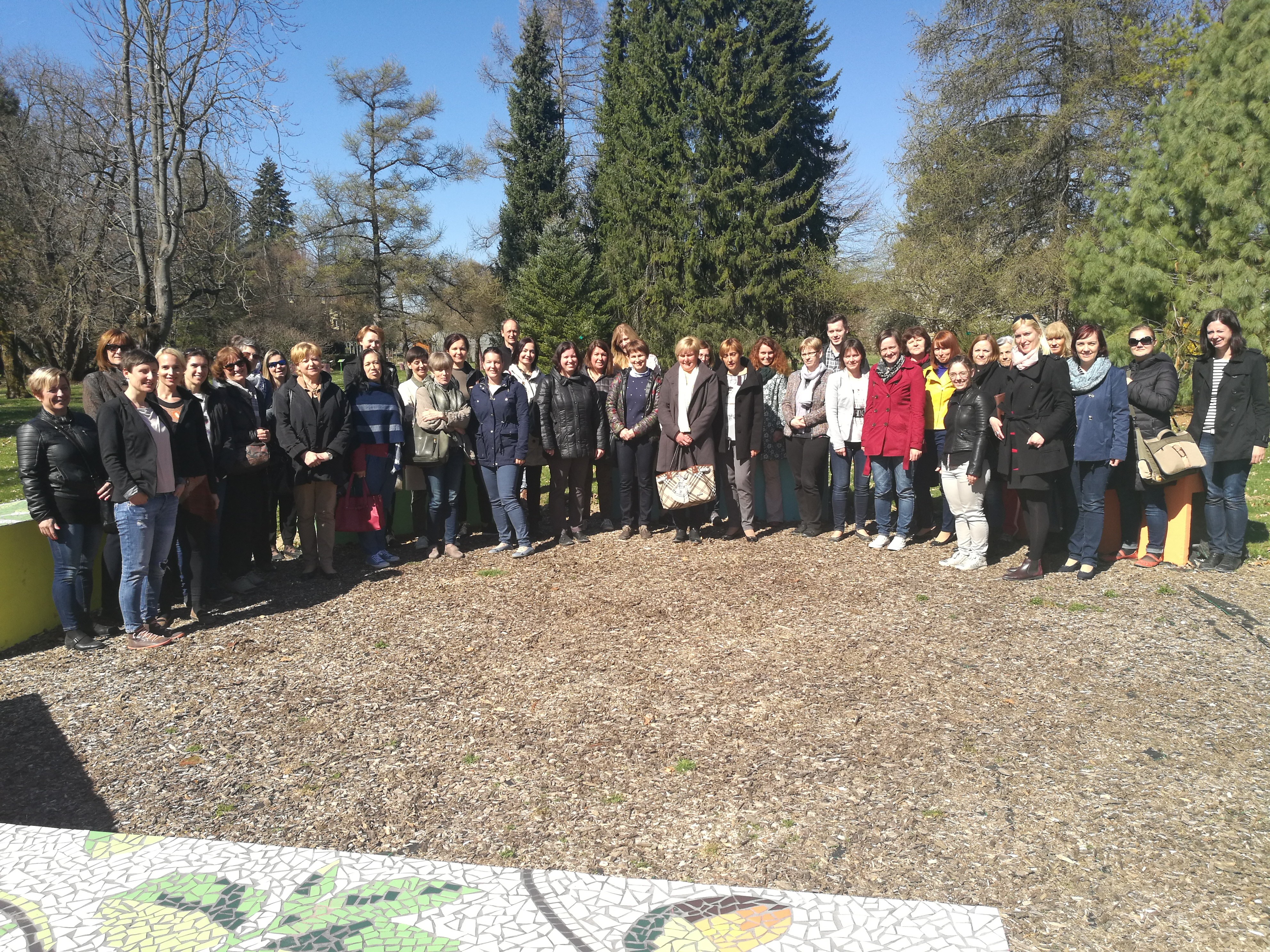 Celjska mreža Zdravih šol – slika iz učilnice v naravi Šole za hortikulturo in vizualne umetnosti Celje (regijsko srečanje, 28. 3. 2017).