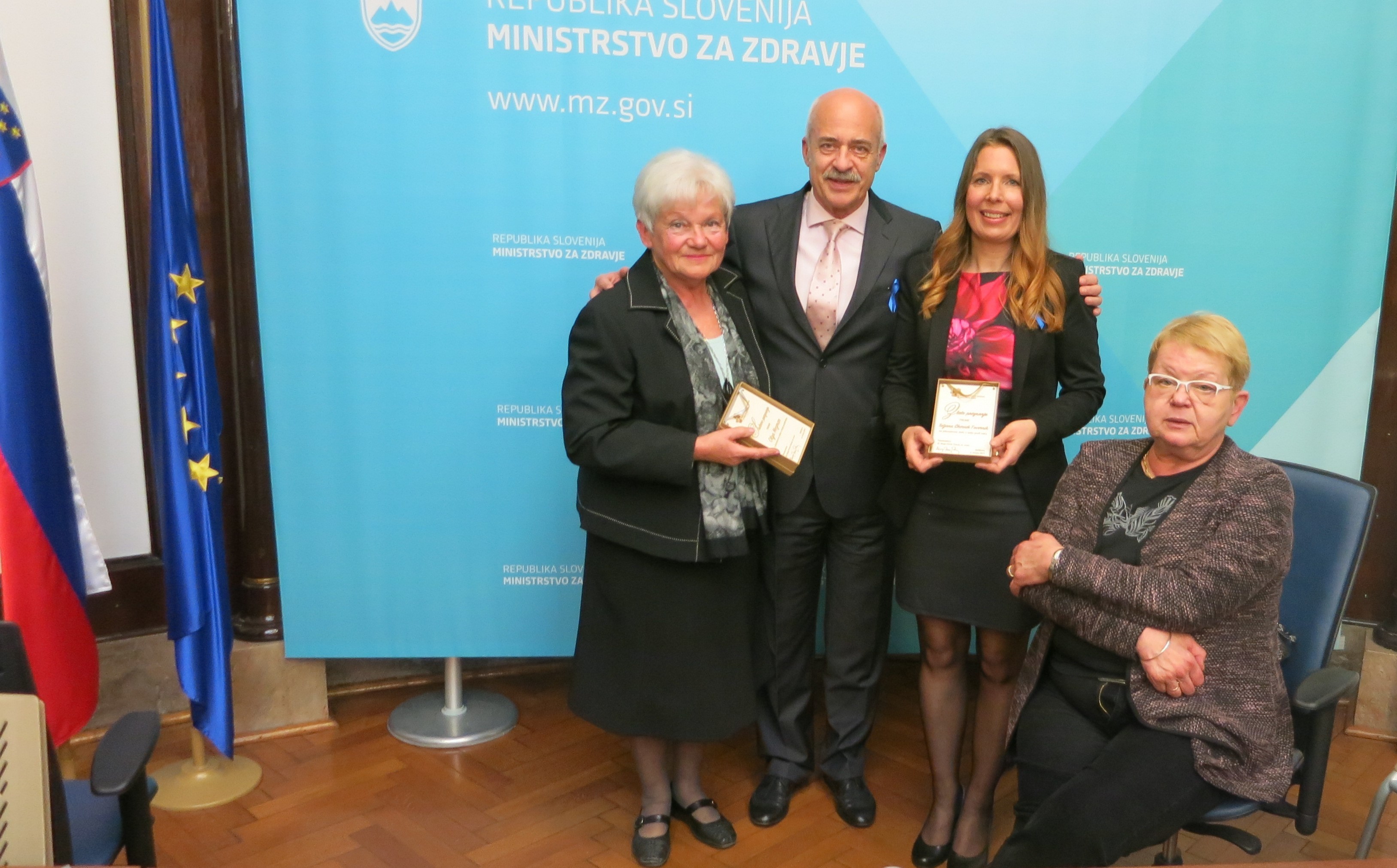 Prejemnici častnih priznanj za odlično in predano delo pri preprečevanju in zgodnjem odkrivanju raka, slavnostna seja Zveze slovenskih društev za boj proti raku, Ministrstvo za zdravje, 6. marec 2019. Na sliki z leve: Olga Nezman, višja medicinska sestra, prostovoljka in dolgoletna aktivna članica strokovnega odbora Društva za boj proti raku regije Celje, prim. prof. dr. Ivan Eržen, predsednik Društva za boj proti raku regije Celje, Tatjana Škornik Tovornik, diplomirana sanitarna inženirka, aktivna članica Društva za boj proti raku regije Celje, prim. prof. dr. Maja Primic Žakelj, predsednica Zveze slovenskih društev za boj proti raku. Prejemnici častnih priznanj za odlično in predano delo pri preprečevanju in zgodnjem odkrivanju raka, slavnostna seja Zveze slovenskih društev za boj proti raku, Ministrstvo za zdravje, 6. marec 2019. Na sliki z leve: Olga Nezman, višja medicinska sestra, prostovoljka in dolgoletna aktivna članica strokovnega odbora Društva za boj proti raku regije Celje, prim. prof. dr. Ivan Eržen, predsednik Društva za boj proti raku regije Celje, Tatjana Škornik Tovornik, diplomirana sanitarna inženirka, aktivna članica