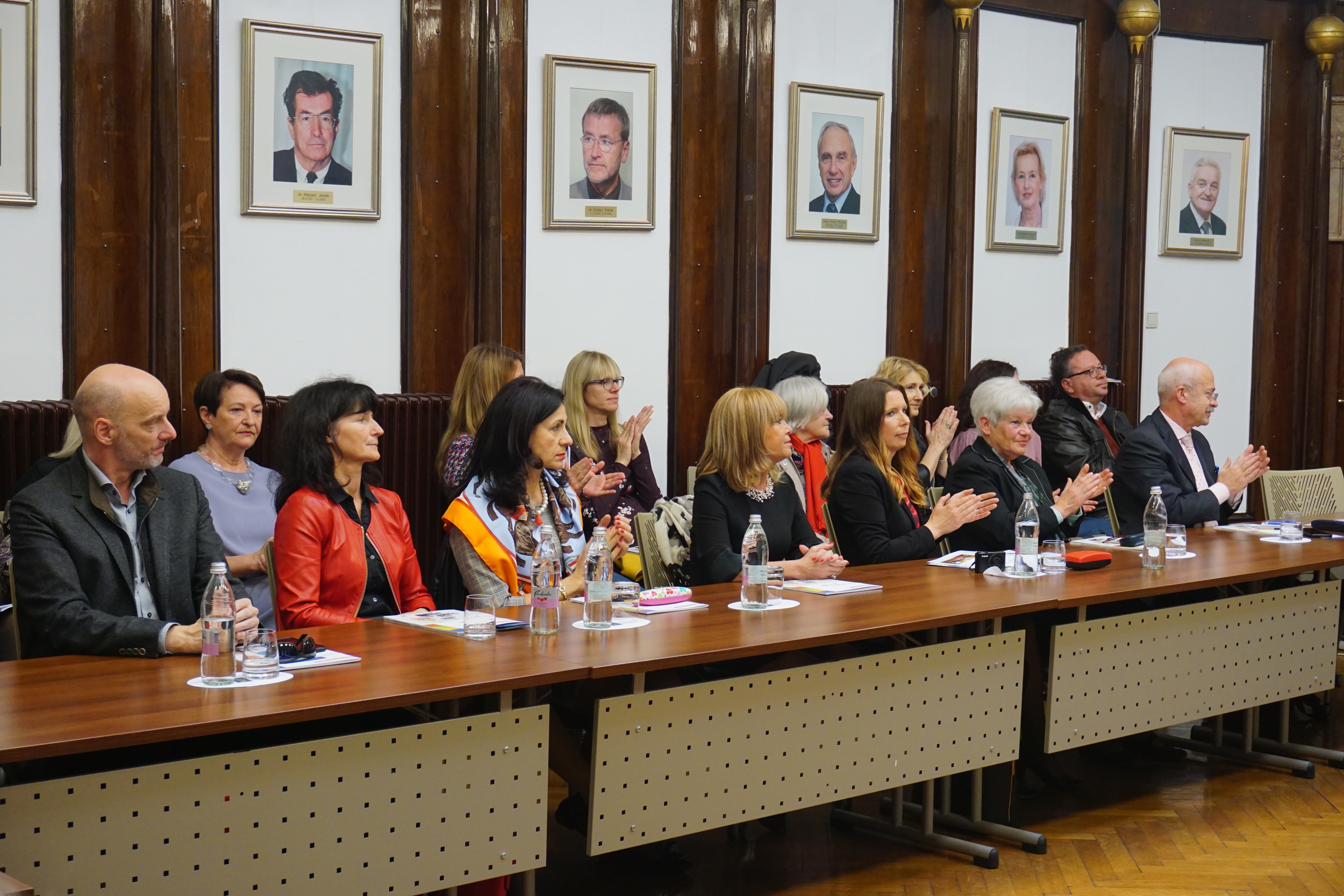 Slavnostne seje Zveze slovenskih društev za boj proti raku so se udeležili tudi predstavniki Območne enote Celje Nacionalnega inštituta za javno zdravje in Splošne bolnišnice Celje.